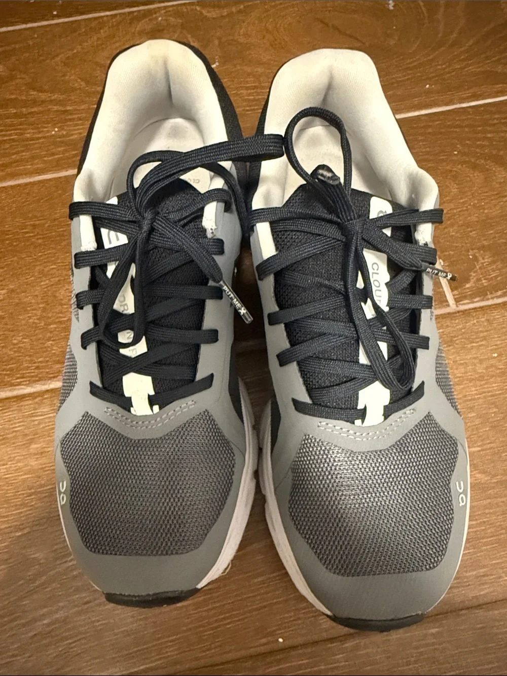 On Cloudrunner Tec women’s Running Shoes - Gray & Black